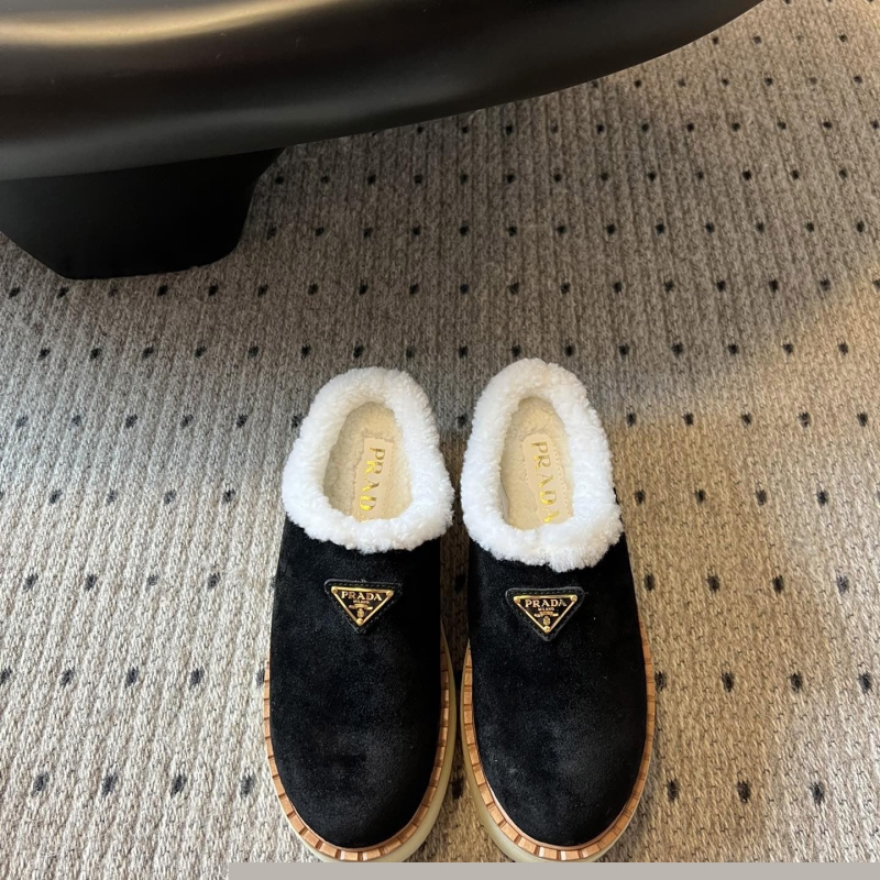 Pra*a slippers